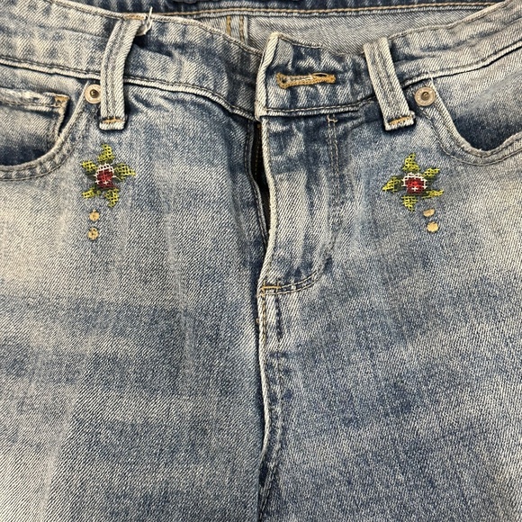 GUESS! - Picture 3 of 7